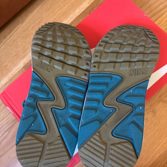 Nike Blazer Mid ‘77 (Youth size 6/ women’s size 7.5) - Picture 4 of 8